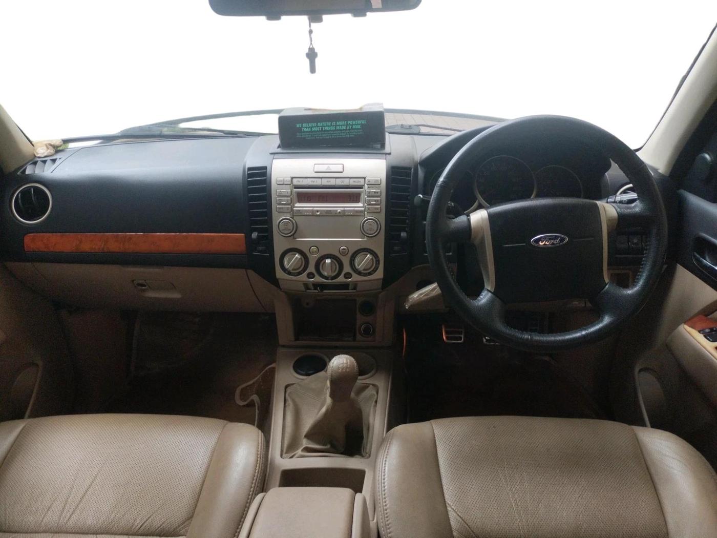 2012 Ford Endeavour 2.5L 4X2 MT, Diesel, Manual, 54,488 km, interior