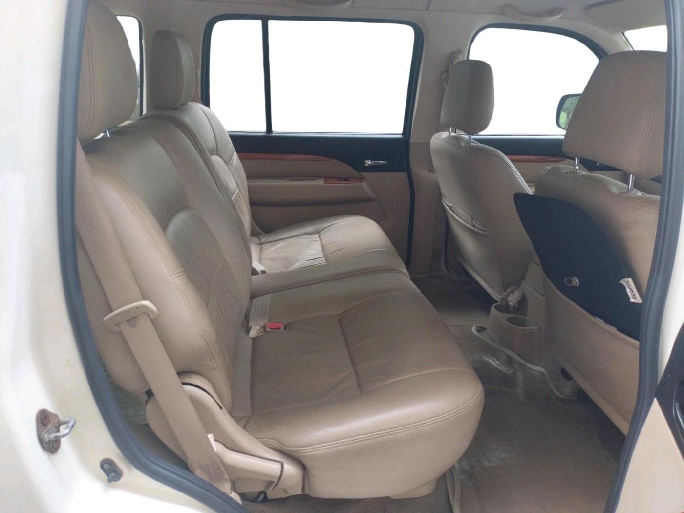 2012 Ford Endeavour 2.5L 4X2 MT, Diesel, Manual, 54,488 km, interior
