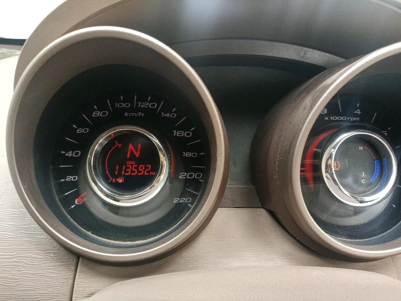 2012 Mahindra XUV500 W8, Diesel, Manual, 1,13,592 km, interior