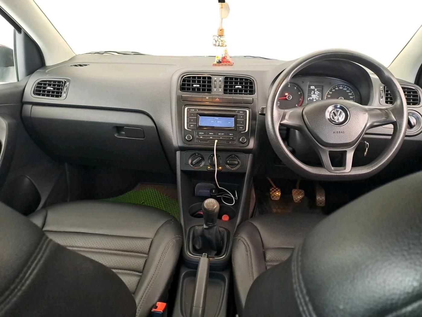 2015 Volkswagen Polo COMFORTLINE 1.2L, Petrol, Manual, 98,825 km, interior
