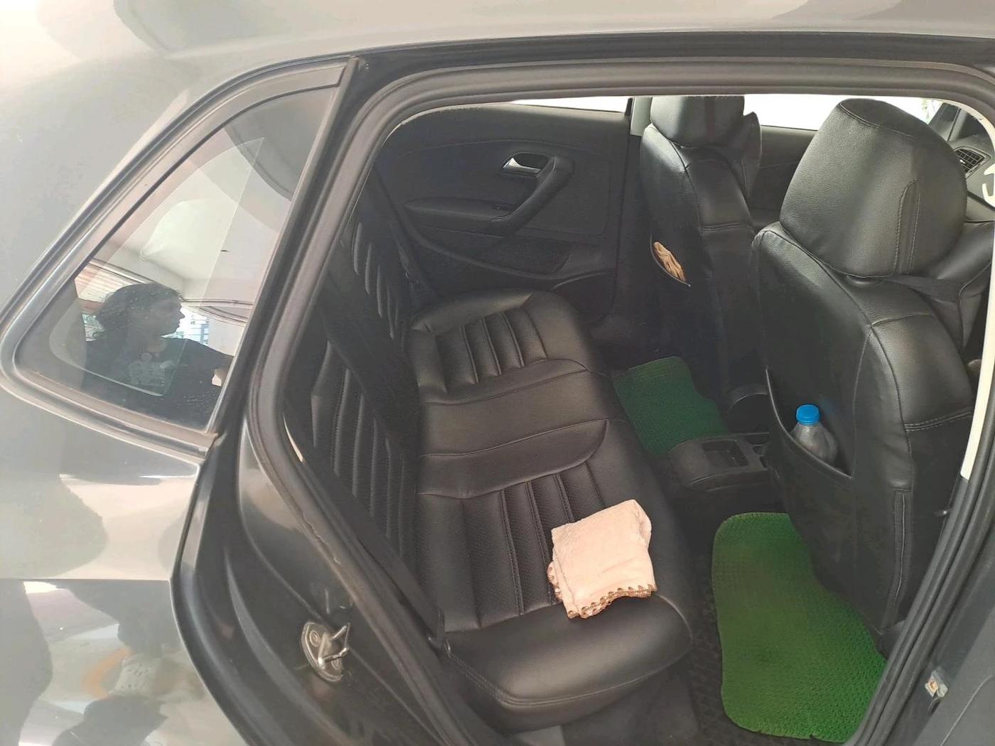 2015 Volkswagen Polo COMFORTLINE 1.2L, Petrol, Manual, 98,825 km, interior