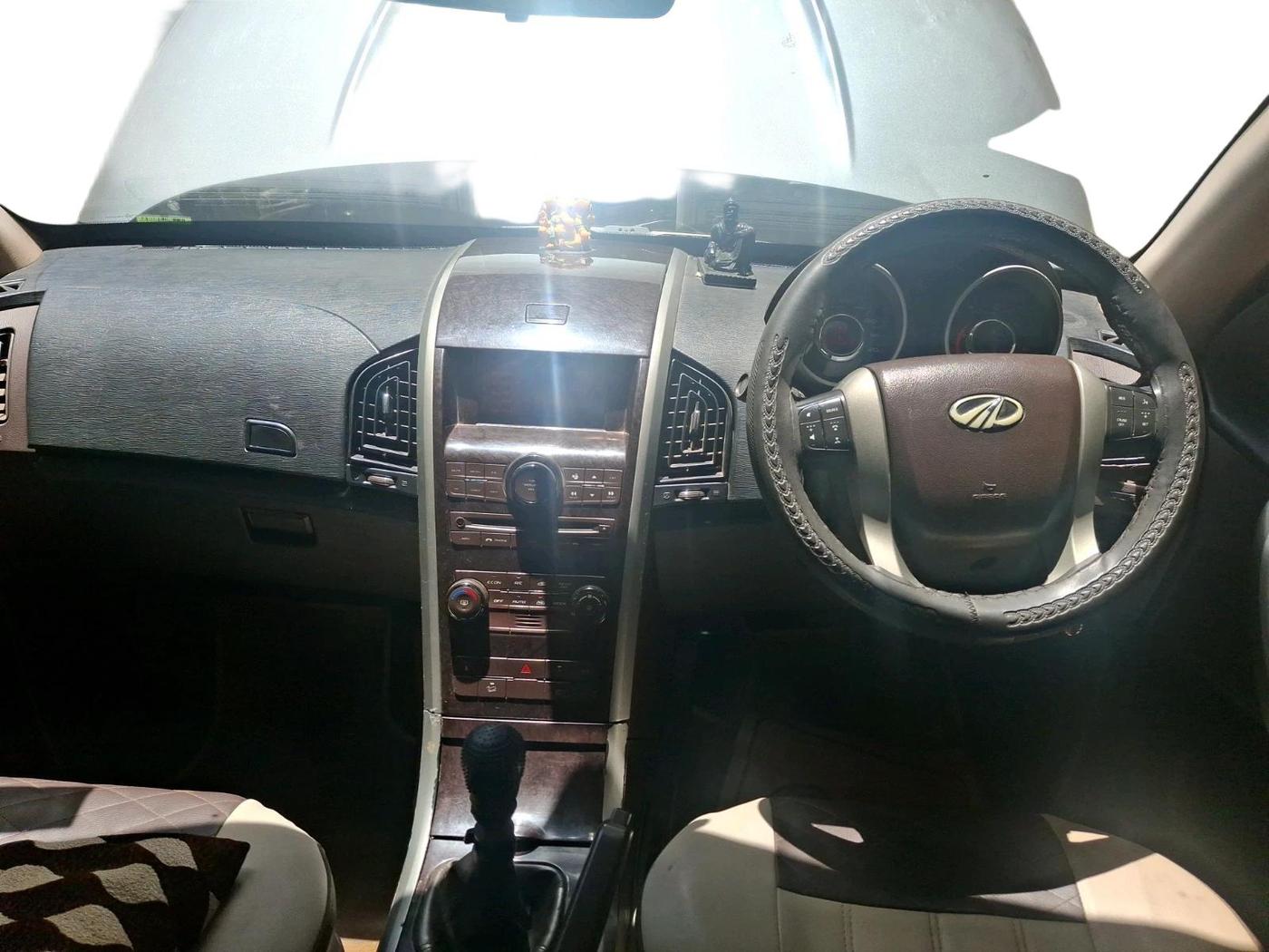 2013 Mahindra XUV500 W8, Diesel, Manual, 1,30,069 km, interior