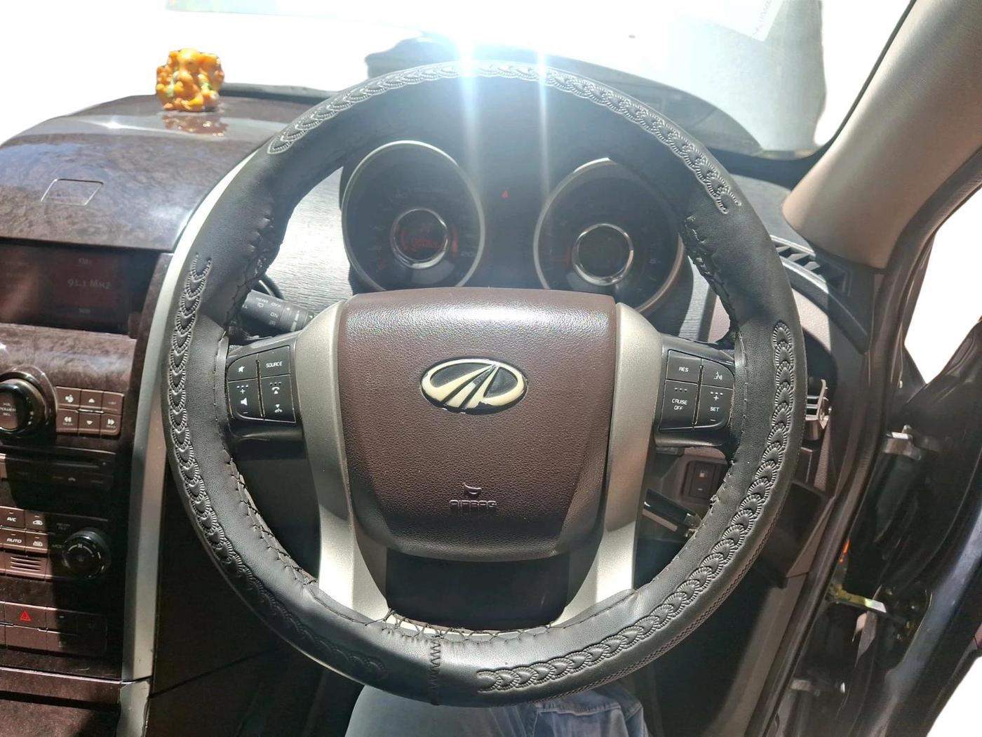 2013 Mahindra XUV500 W8, Diesel, Manual, 1,30,069 km, interior