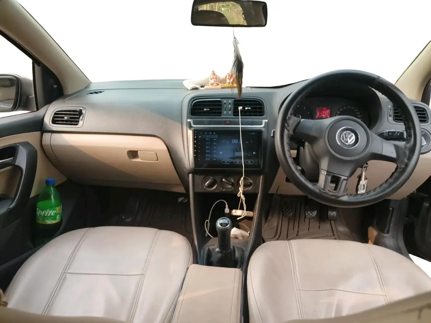 2010 Volkswagen Polo COMFORTLINE 1.2L PETROL, Petrol, Manual, 1,02,167 km, interior