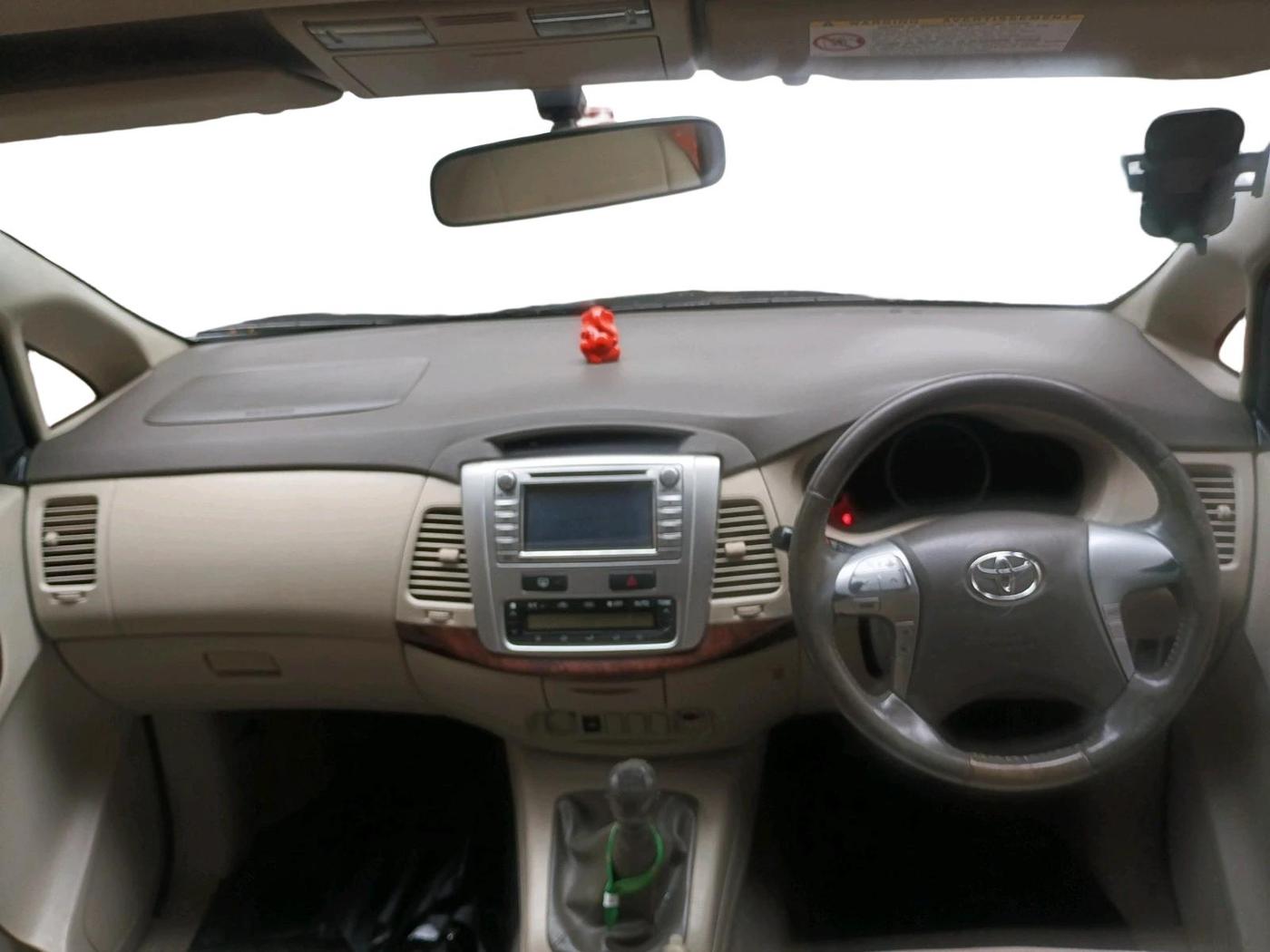 2012 Toyota Innova 2.5 VX 7 STR, Diesel, Manual, 1,68,044 km, interior
