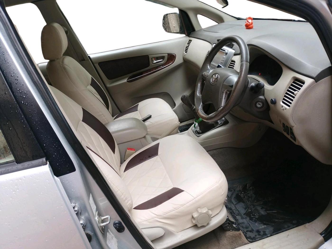 2012 Toyota Innova 2.5 VX 7 STR, Diesel, Manual, 1,68,044 km, interior