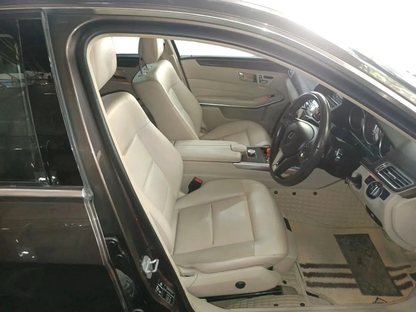 2014 Mercedes Benz E Class E 250 CDI AVANTGARDE, Diesel, Automatic, 1,29,731 km, interior