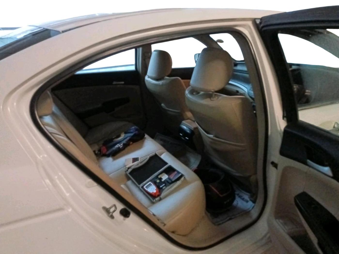2011 Honda Accord 2.4L I-VTEC AT, Petrol, Automatic, 1,03,878 km, interior
