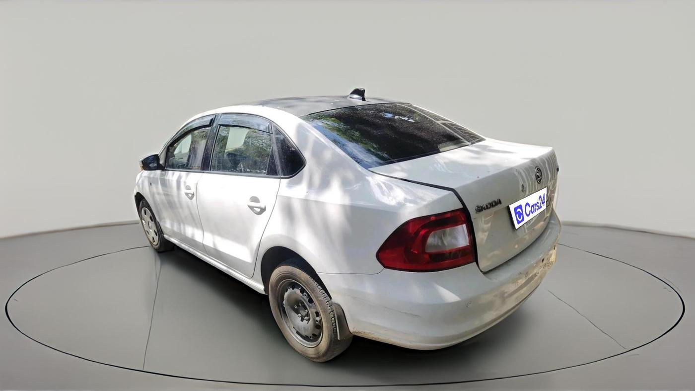 2015 Skoda Rapid AMBITION 1.6 MPI MT, Petrol, Manual, 49,000 km, exterior