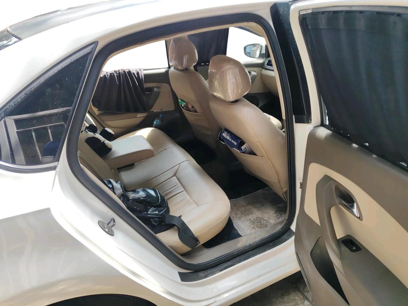 2015 Skoda Rapid AMBITION 1.6 MPI MT, Petrol, Manual, 49,000 km, interior