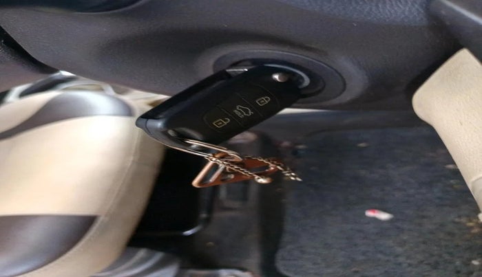 2011 Hyundai Verna FLUIDIC 1.6 CRDI SX, Diesel, Manual, 87,181 km, interior