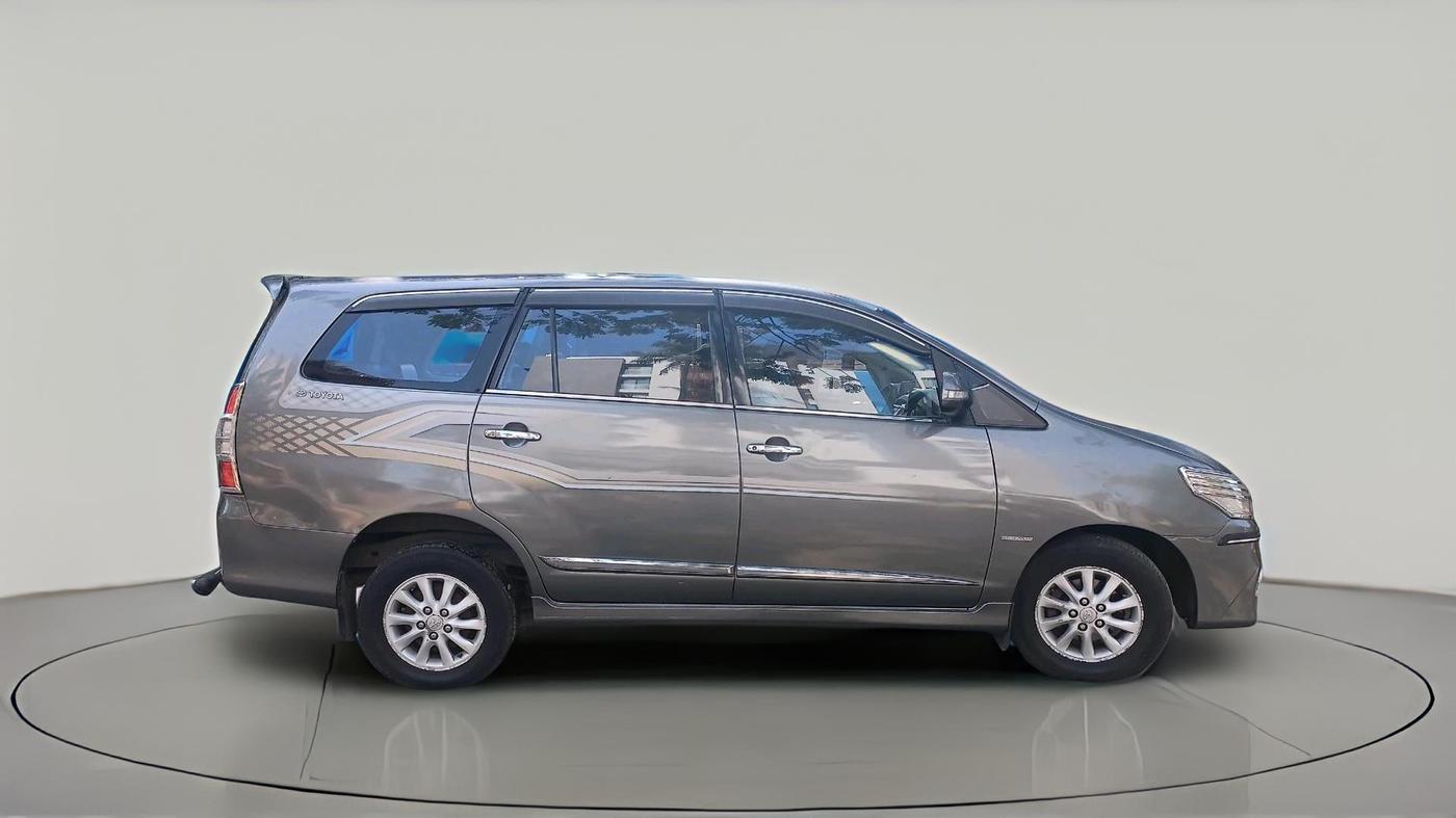 2014 Toyota Innova 2.5 VX 8 STR, Diesel, Manual, 1,91,580 km, exterior