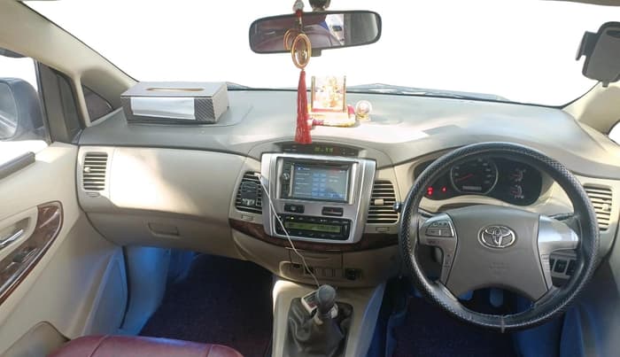 2014 Toyota Innova 2.5 VX 8 STR, Diesel, Manual, 1,91,580 km, interior