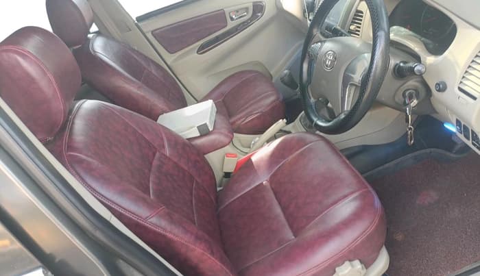2014 Toyota Innova 2.5 VX 8 STR, Diesel, Manual, 1,91,580 km, interior