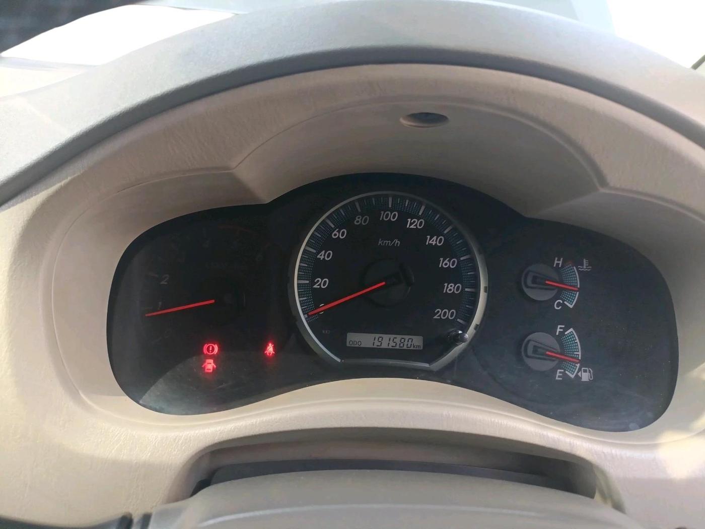2014 Toyota Innova 2.5 VX 8 STR, Diesel, Manual, 1,91,580 km, interior