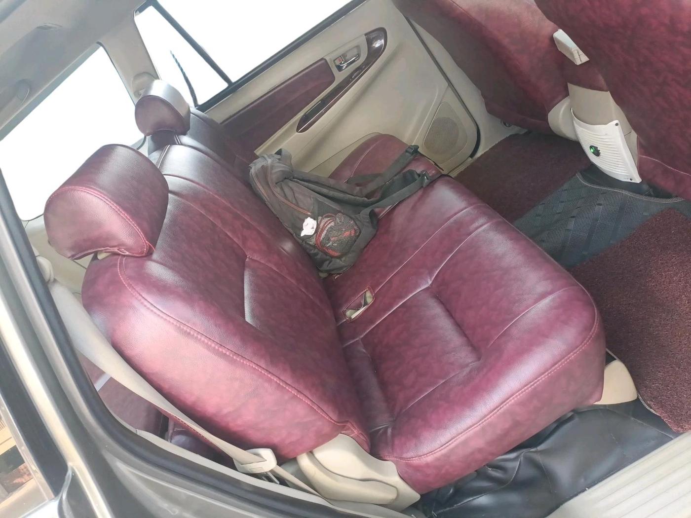 2014 Toyota Innova 2.5 VX 8 STR, Diesel, Manual, 1,91,580 km, interior