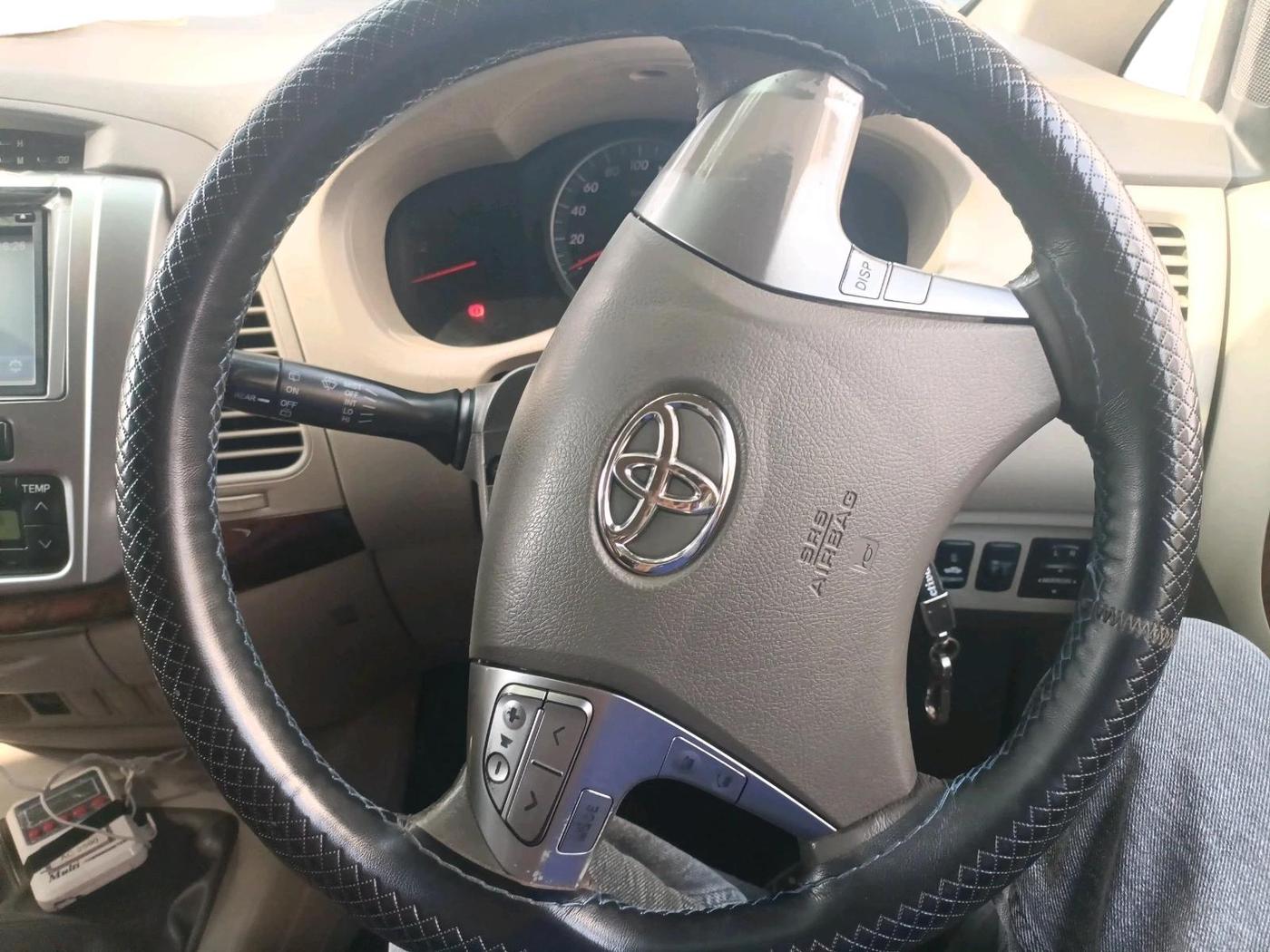 2014 Toyota Innova 2.5 VX 8 STR, Diesel, Manual, 1,91,580 km, interior