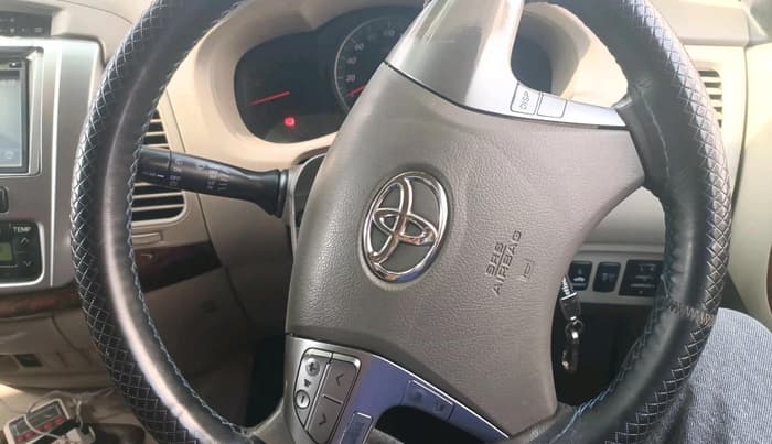 2014 Toyota Innova 2.5 VX 8 STR, Diesel, Manual, 1,91,580 km, interior