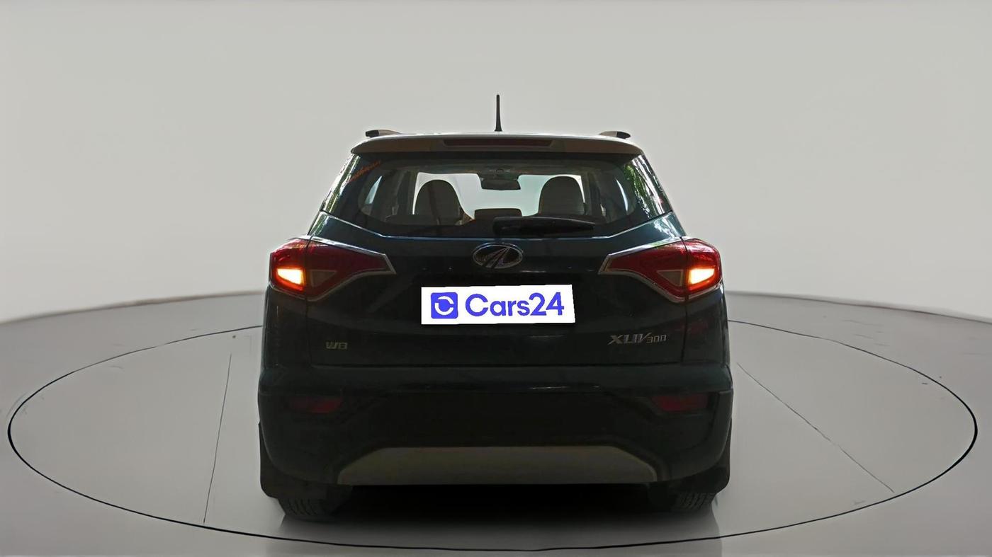 2022 Mahindra XUV300 W8 (O) 1.5 DIESEL, Diesel, Manual, 44,308 km, exterior