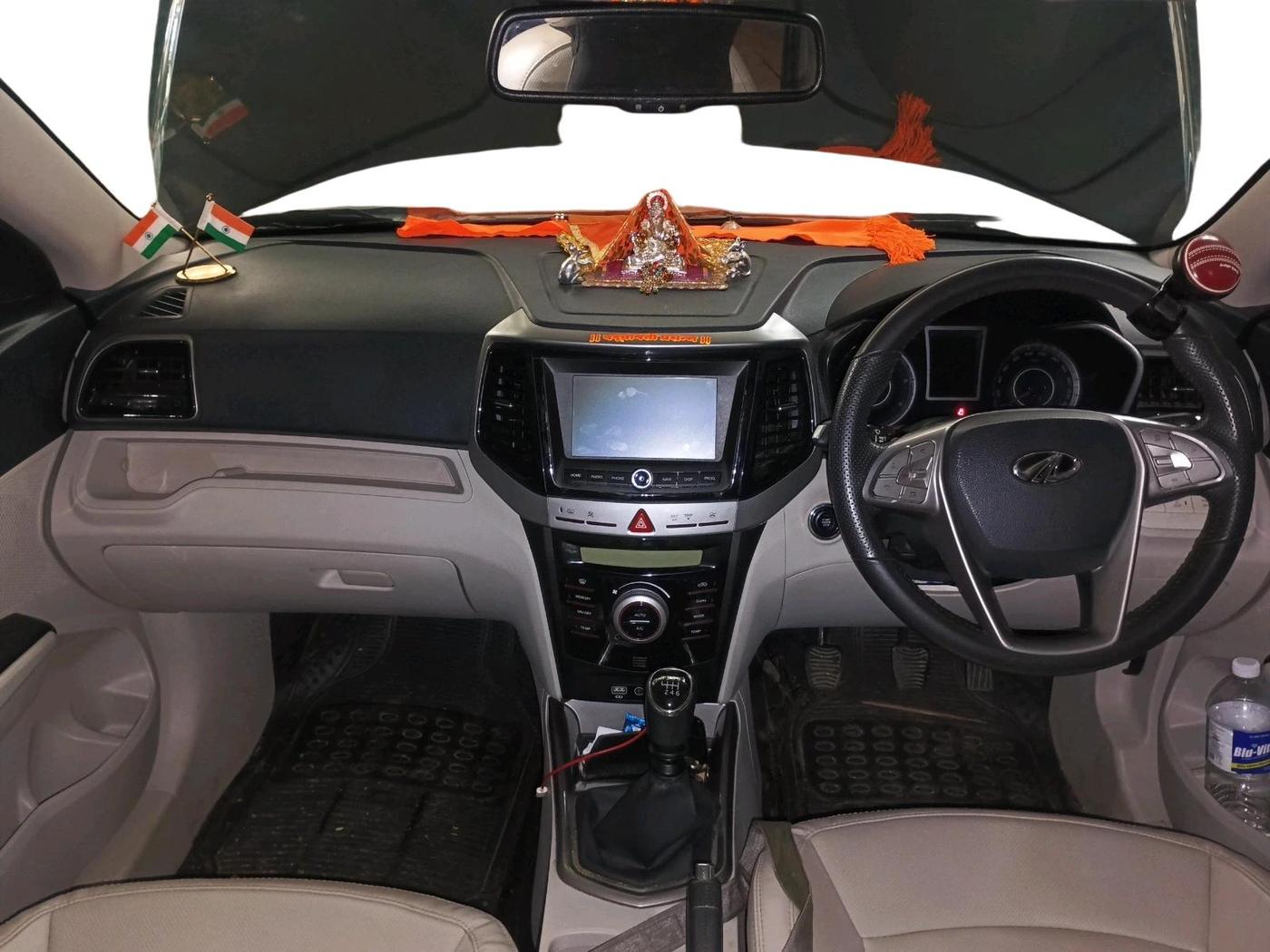 2022 Mahindra XUV300 W8 (O) 1.5 DIESEL, Diesel, Manual, 44,308 km, interior