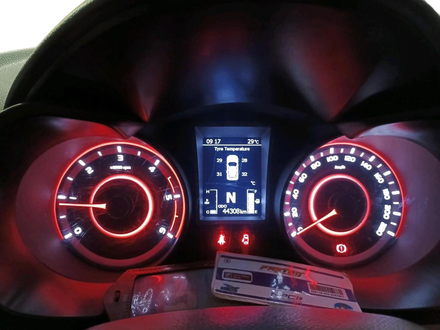 2022 Mahindra XUV300 W8 (O) 1.5 DIESEL, Diesel, Manual, 44,308 km, interior