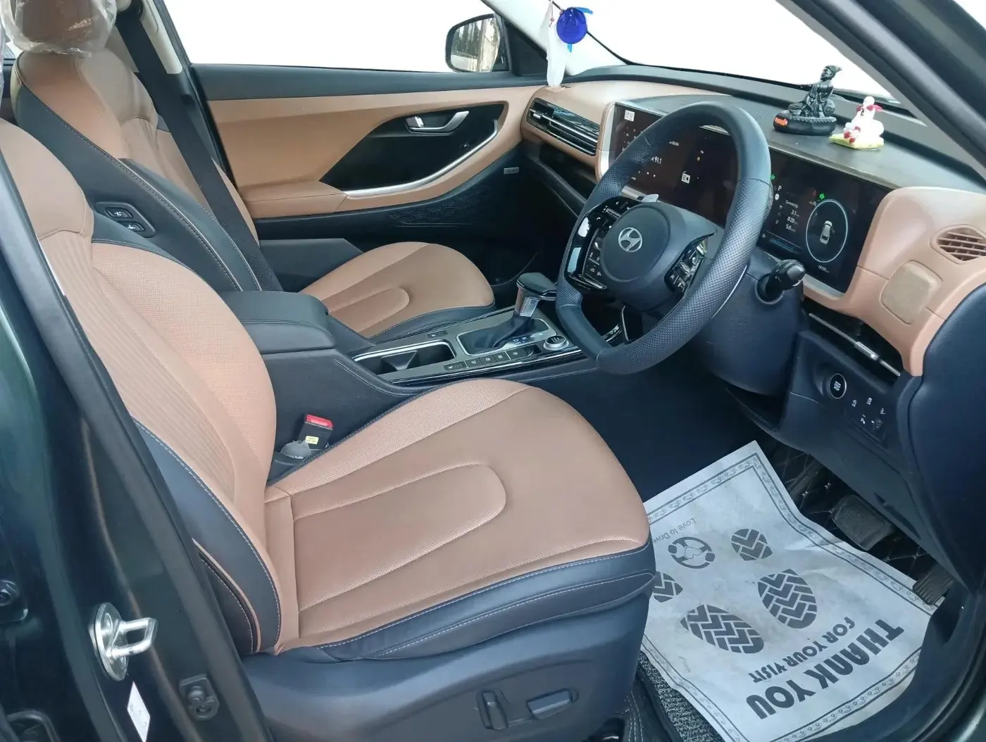 2024 Hyundai ALCAZAR Signature 7 STR 1.5 Diesel Automatic, Diesel, Automatic, 11,171 km, interior