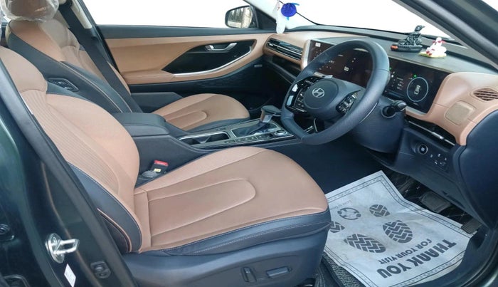 2024 Hyundai ALCAZAR Signature 7 STR 1.5 Diesel Automatic, Diesel, Automatic, 11,171 km, interior