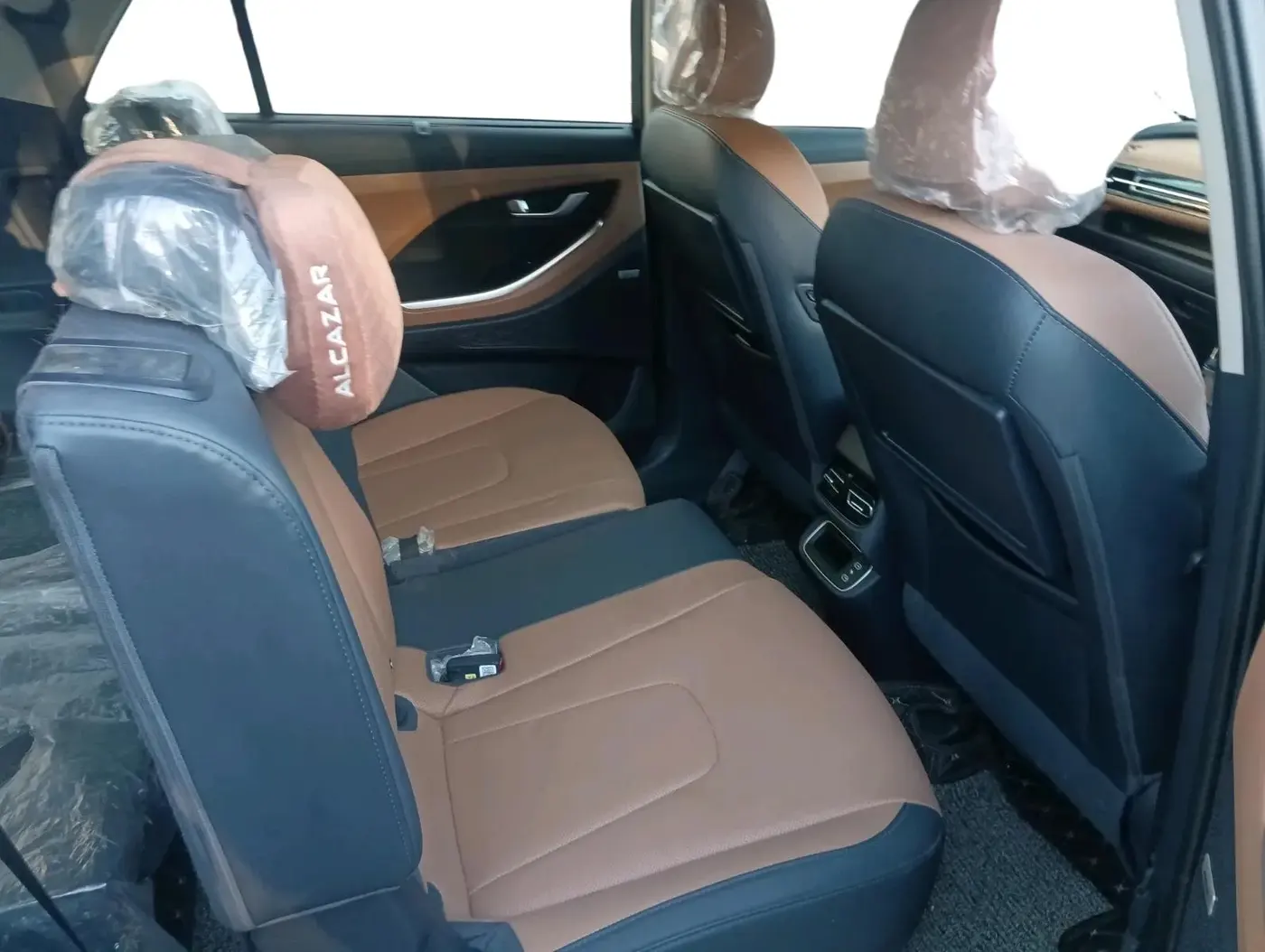 2024 Hyundai ALCAZAR Signature 7 STR 1.5 Diesel Automatic, Diesel, Automatic, 11,171 km, interior