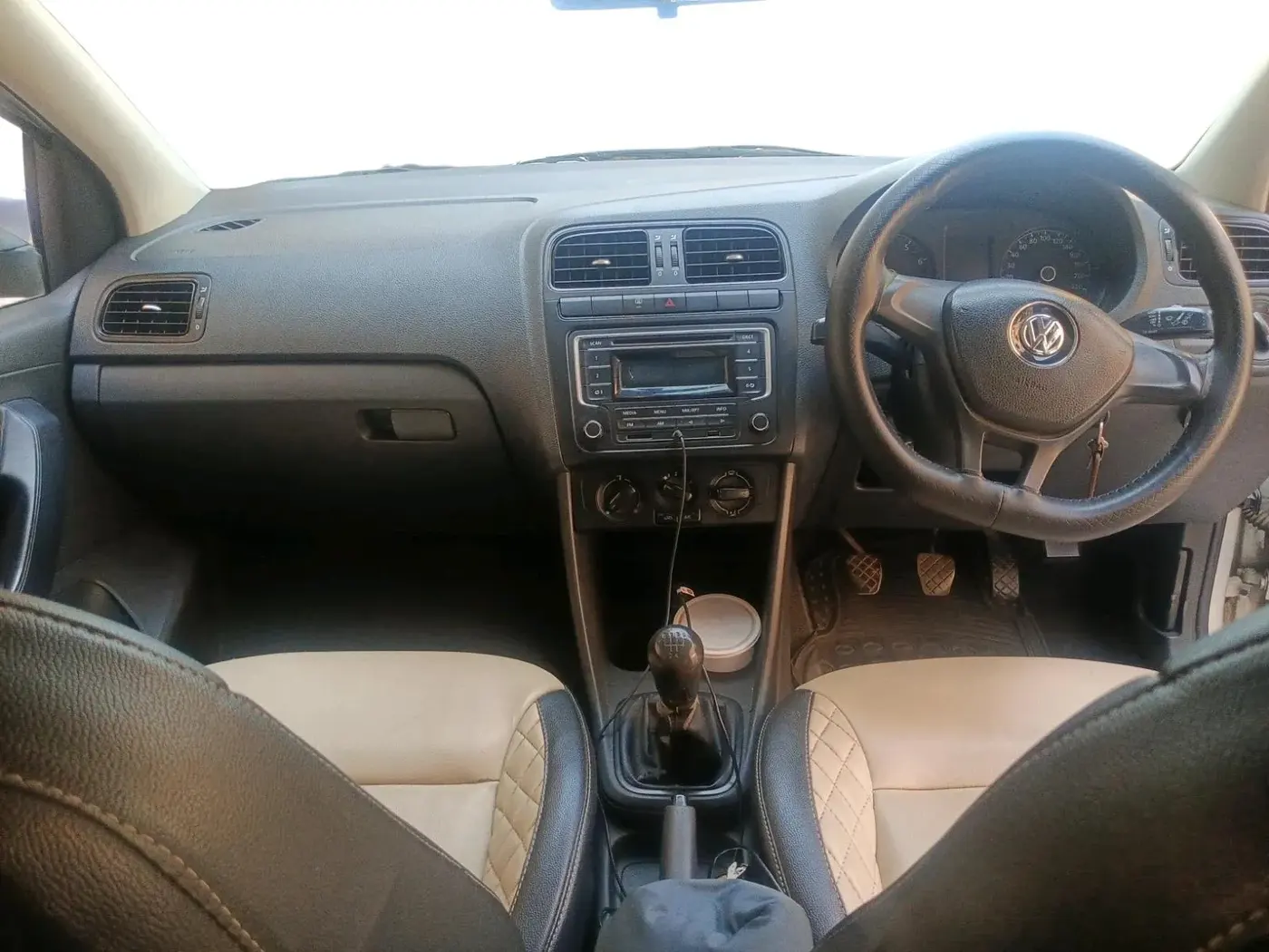 2014 Volkswagen Polo COMFORTLINE 1.2L, CNG, Manual, 1,50,869 km, interior