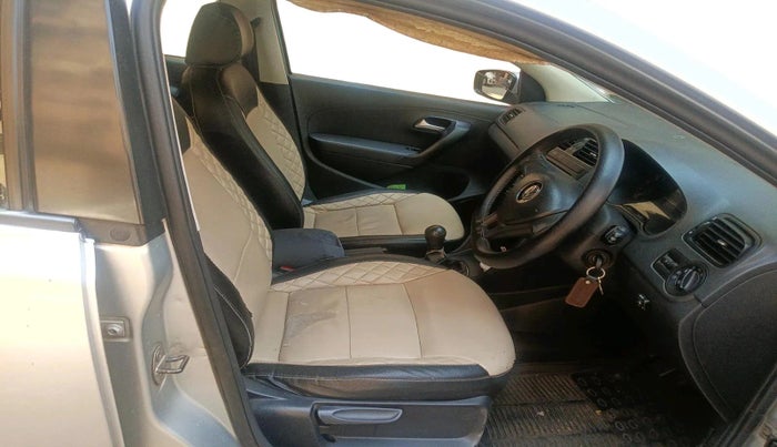 2014 Volkswagen Polo COMFORTLINE 1.2L, CNG, Manual, 1,50,869 km, interior