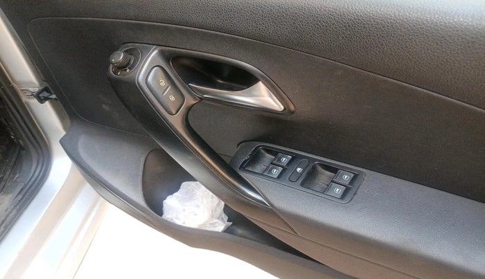 2014 Volkswagen Polo COMFORTLINE 1.2L, CNG, Manual, 1,50,869 km, interior