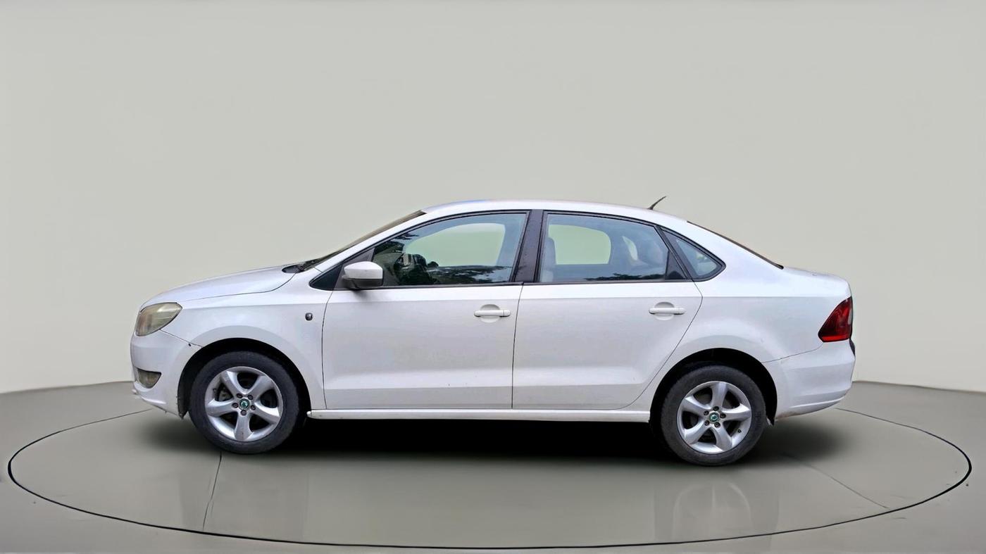 2013 Skoda Rapid ELEGANCE 1.6 MPI MT, Petrol, Manual, 51,004 km, exterior