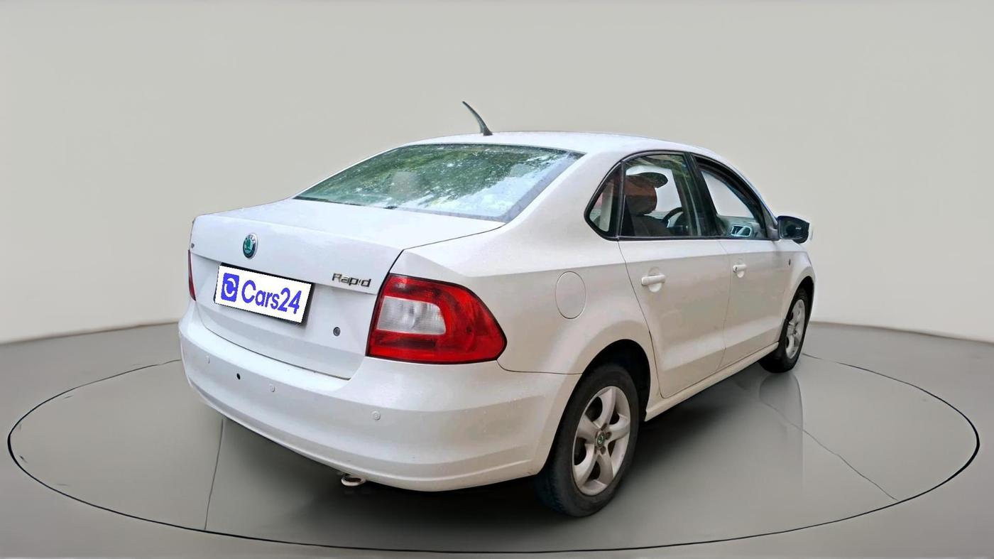 2013 Skoda Rapid ELEGANCE 1.6 MPI MT, Petrol, Manual, 51,004 km, exterior
