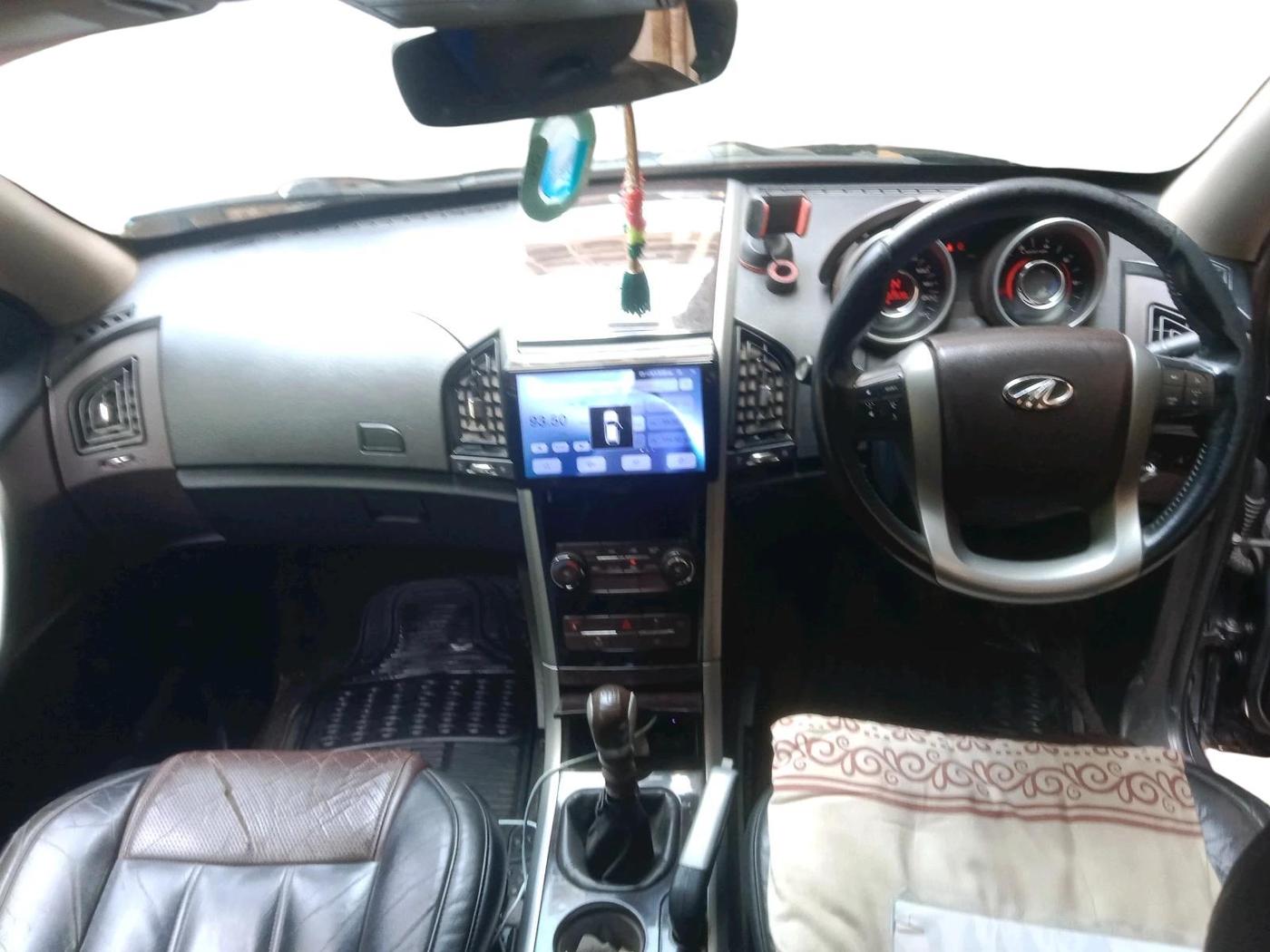2015 Mahindra XUV500 W8, Diesel, Manual, 92,525 km, interior