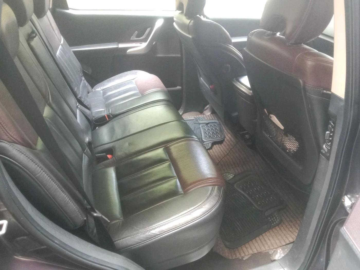 2015 Mahindra XUV500 W8, Diesel, Manual, 92,525 km, interior