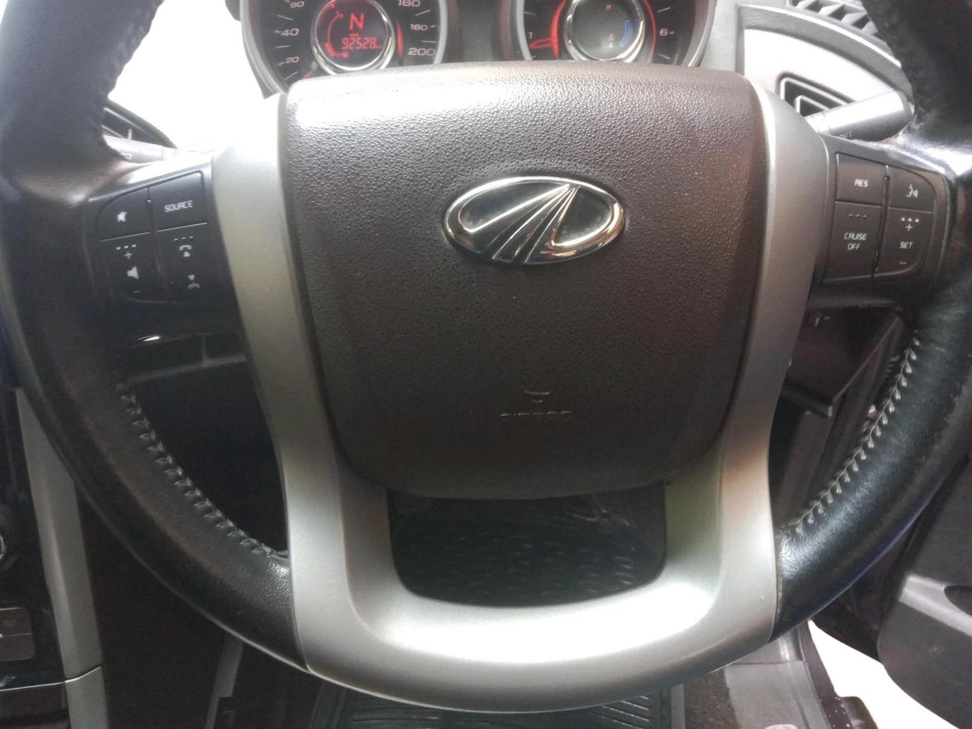 2015 Mahindra XUV500 W8, Diesel, Manual, 92,525 km, interior