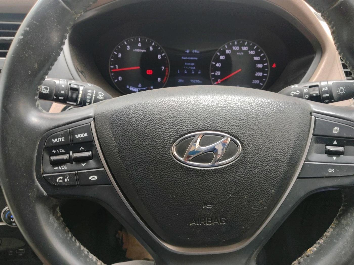 2018 Hyundai Elite i20 ASTA 1.2 (O), Petrol, Manual, 75,210 km, interior
