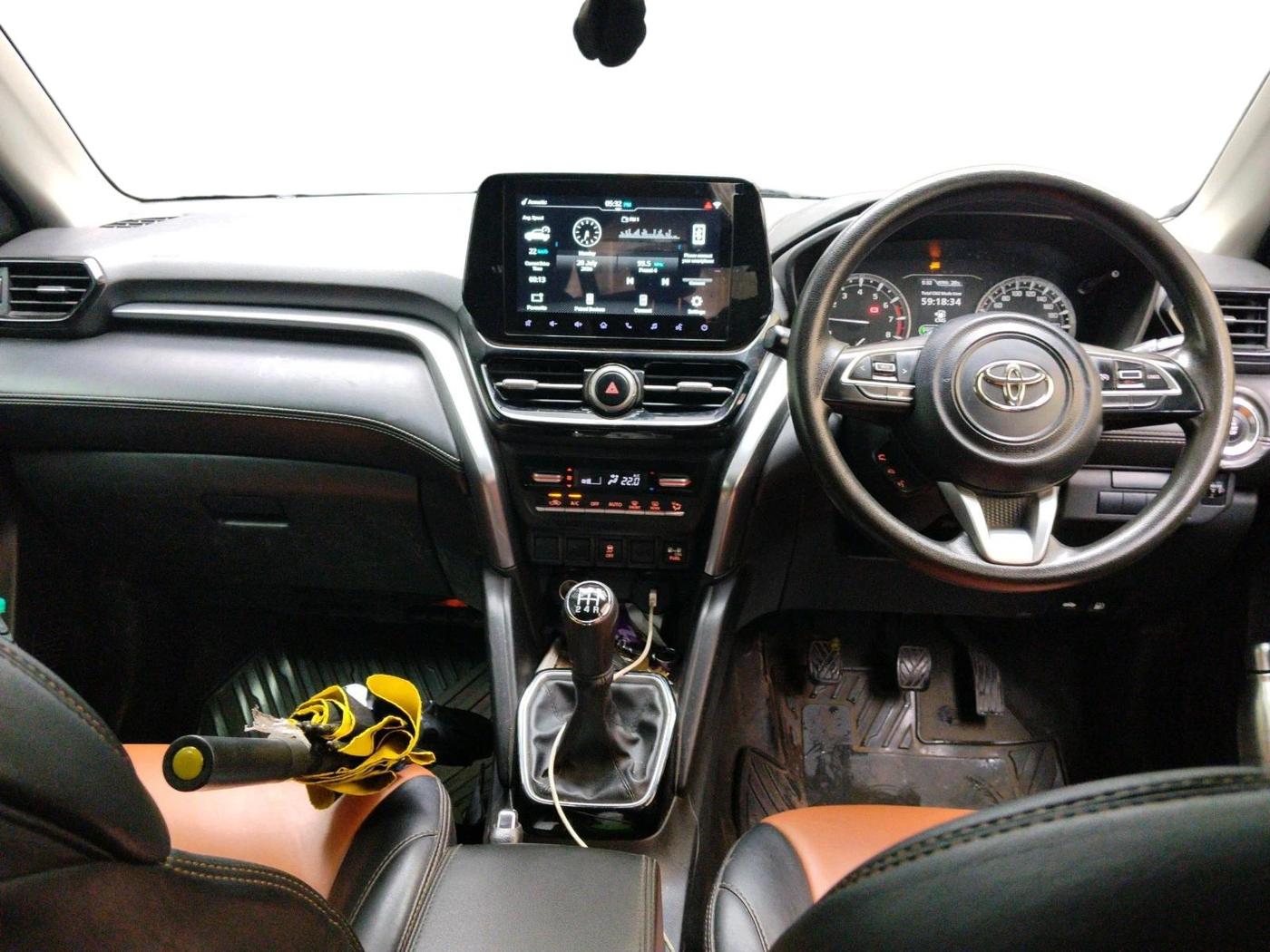 2023 Toyota URBAN CRUISER HYRYDER  G NEO DRIVE E-CNG , CNG, Manual, 71,700 km, interior