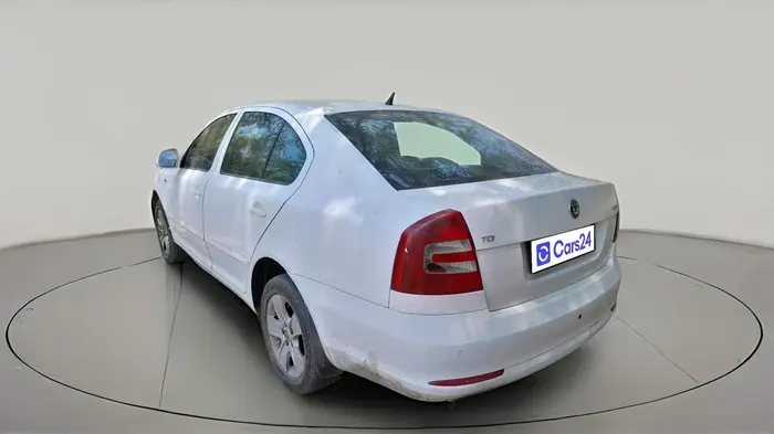2011 Skoda Laura L&K 2.0 TDI AT, Diesel, Automatic, 1,67,949 km, exterior