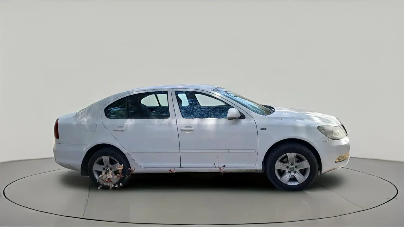 2011 Skoda Laura L&K 2.0 TDI AT, Diesel, Automatic, 1,67,949 km, exterior
