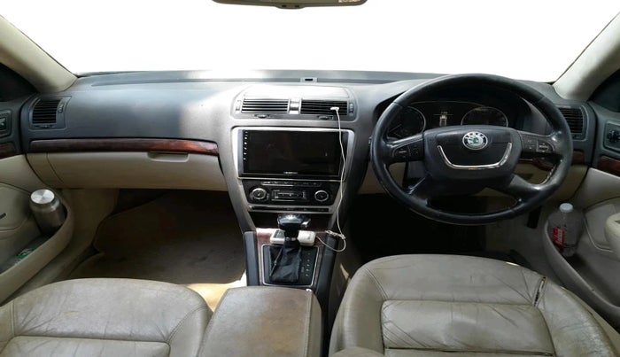 2011 Skoda Laura L&K 2.0 TDI AT, Diesel, Automatic, 1,67,949 km, interior
