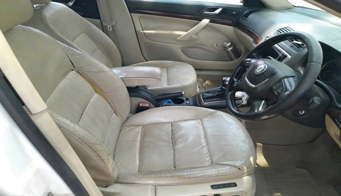 2011 Skoda Laura L&K 2.0 TDI AT, Diesel, Automatic, 1,67,949 km, interior