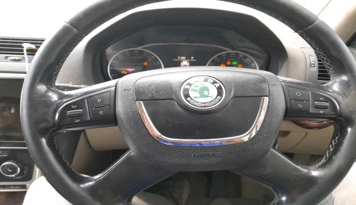 2011 Skoda Laura L&K 2.0 TDI AT, Diesel, Automatic, 1,67,949 km, interior