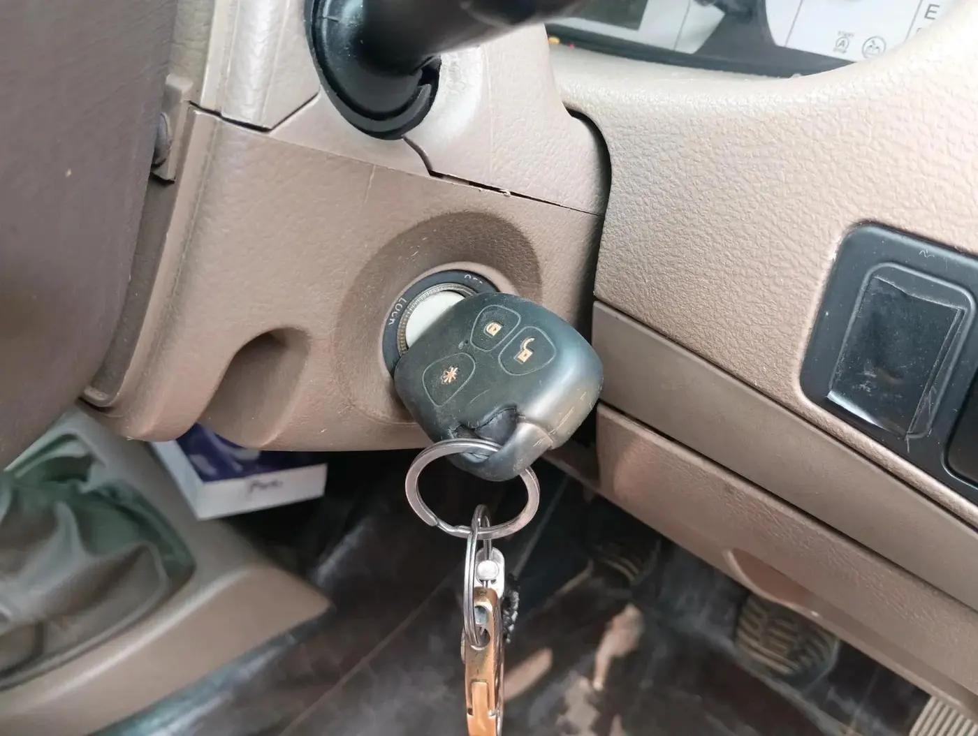 2013 Mahindra Xylo H4 BS IV, Diesel, Manual, 1,86,300 km, interior