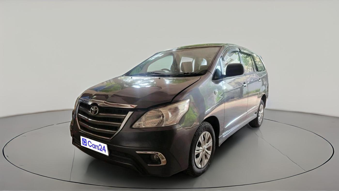 2016 Toyota Innova 2.5 GX 8 STR, Diesel, Manual, 51,736 km, exterior