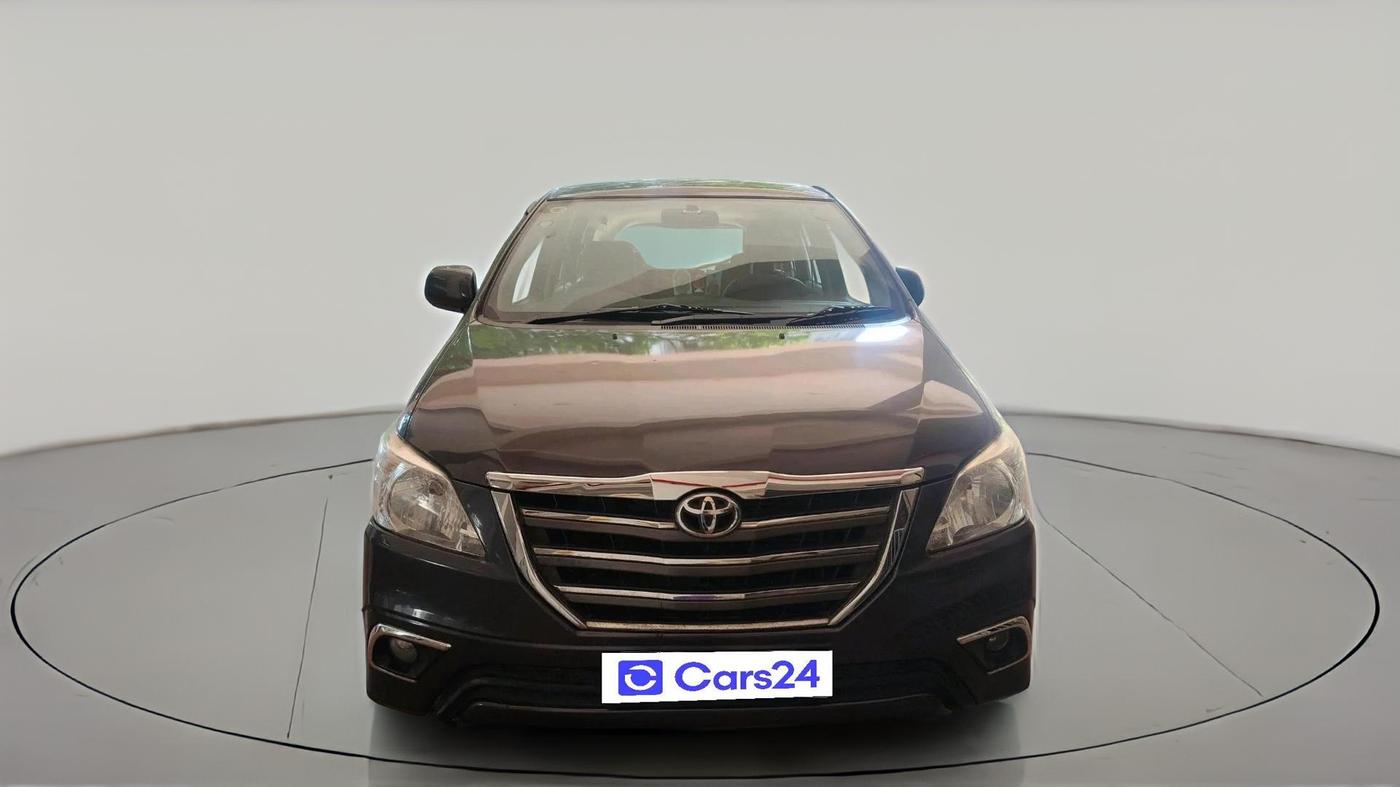 2016 Toyota Innova 2.5 GX 8 STR, Diesel, Manual, 51,736 km, exterior