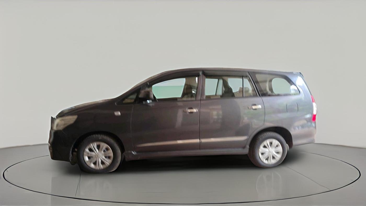2016 Toyota Innova 2.5 GX 8 STR, Diesel, Manual, 51,736 km, exterior
