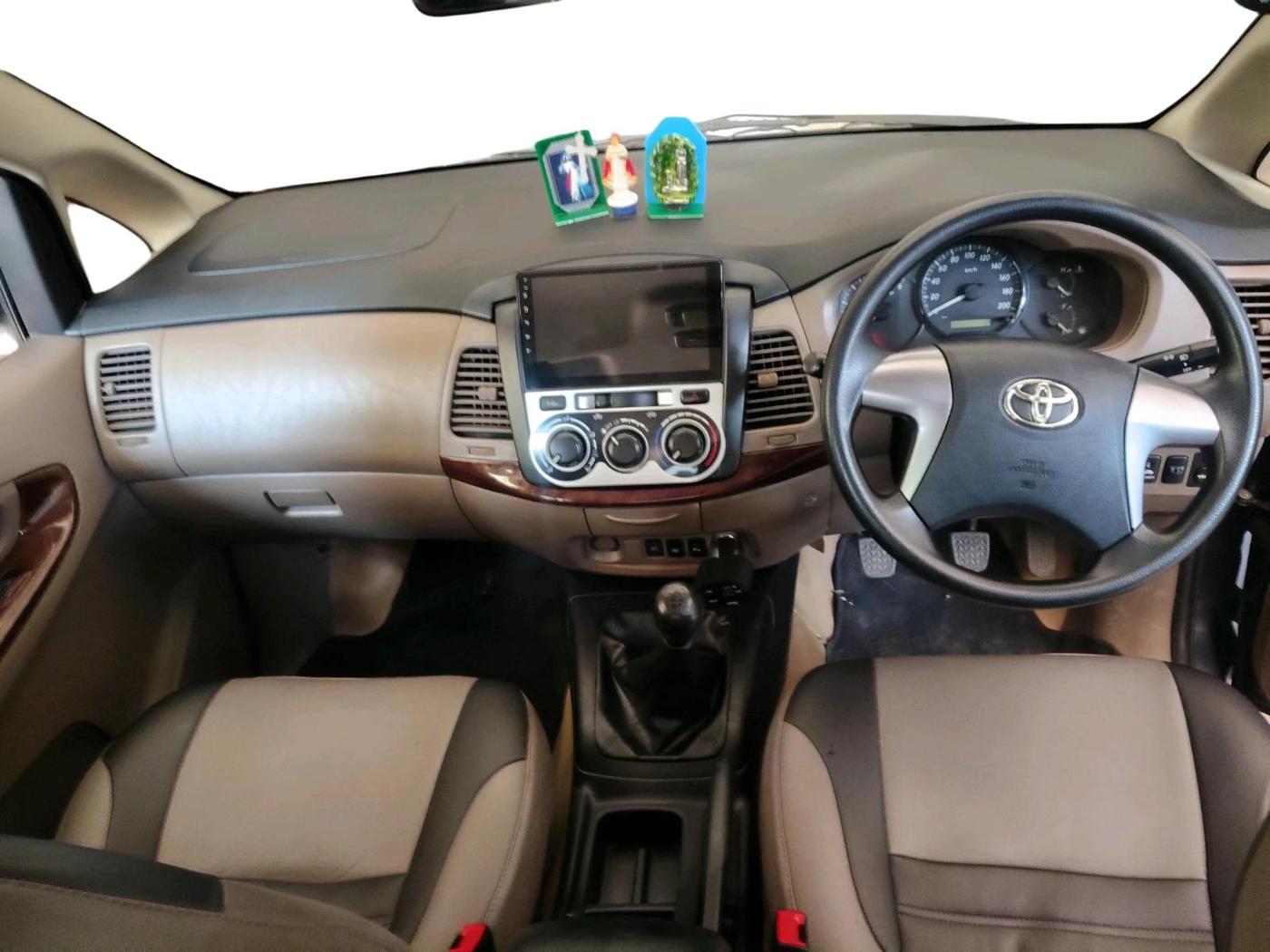 2016 Toyota Innova 2.5 GX 8 STR, Diesel, Manual, 51,736 km, interior
