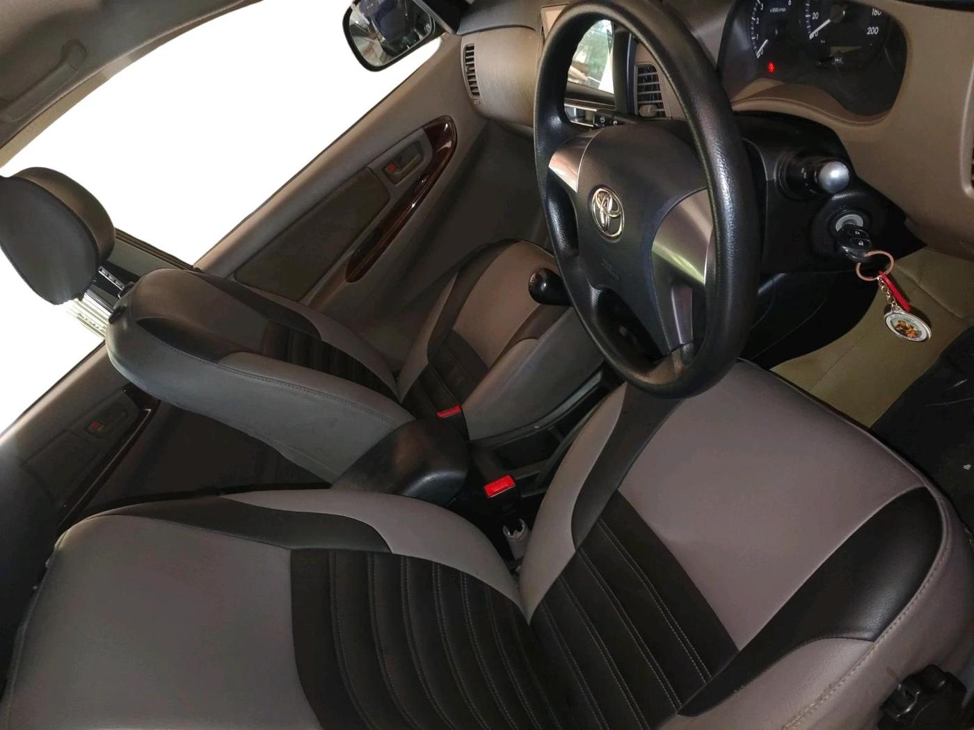 2016 Toyota Innova 2.5 GX 8 STR, Diesel, Manual, 51,736 km, interior