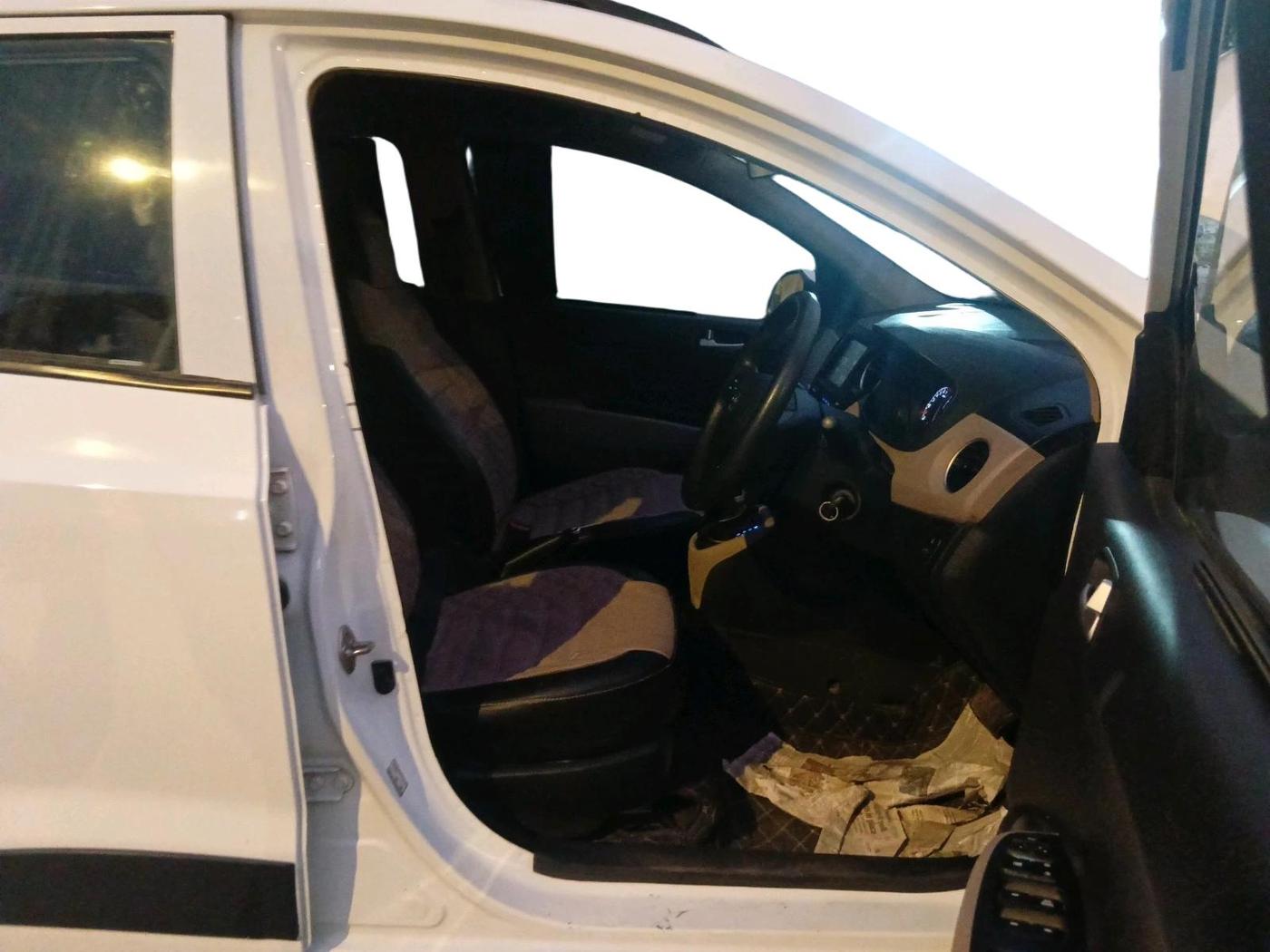 2019 Hyundai Grand i10 SPORTZ AT 1.2 KAPPA VTVT, Petrol, Automatic, 30,264 km, interior